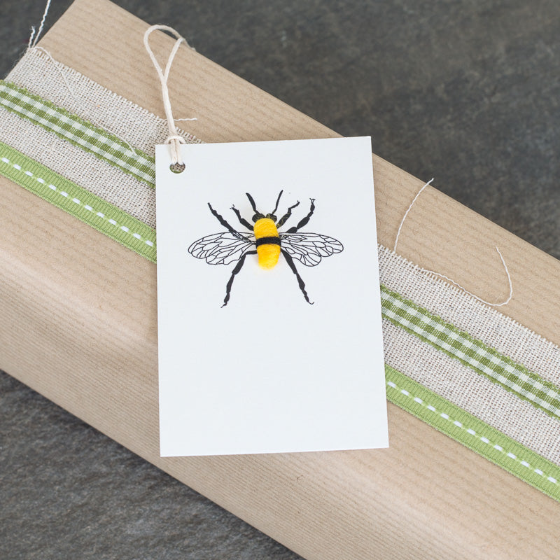 Gift Tags with a Bee, pack of 6